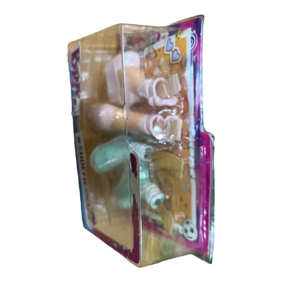 2 Pairs Bratz Dolls SHOEFIESNAPS New in Box - Picture 2 of 3